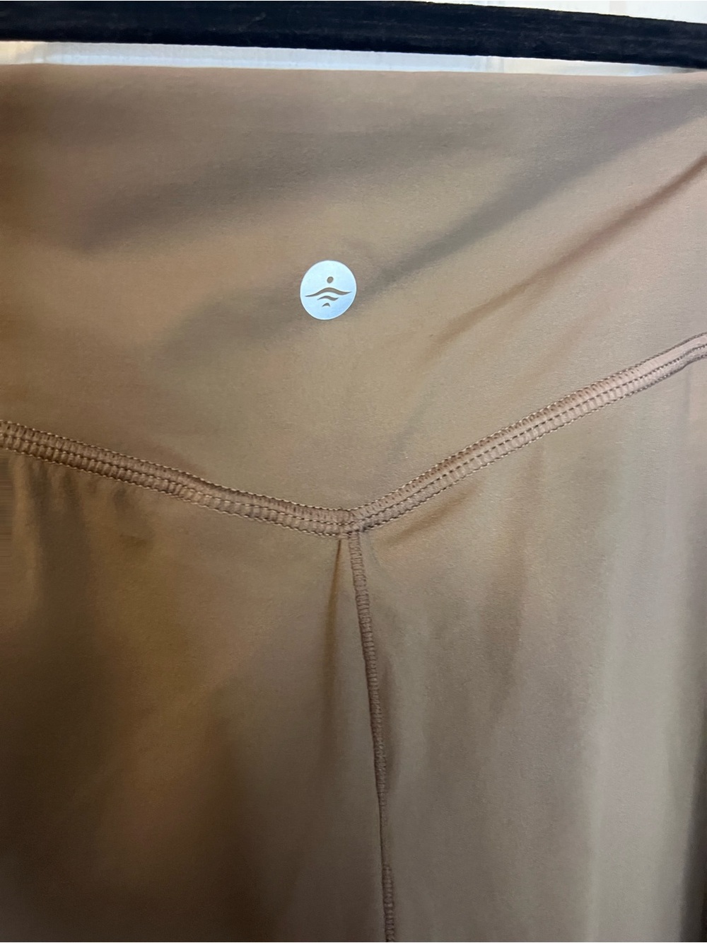 #706 NWOT Halara Crossover Flare Yoga Leggings Taupe XL Regular Pockets - Picture 4 of 7